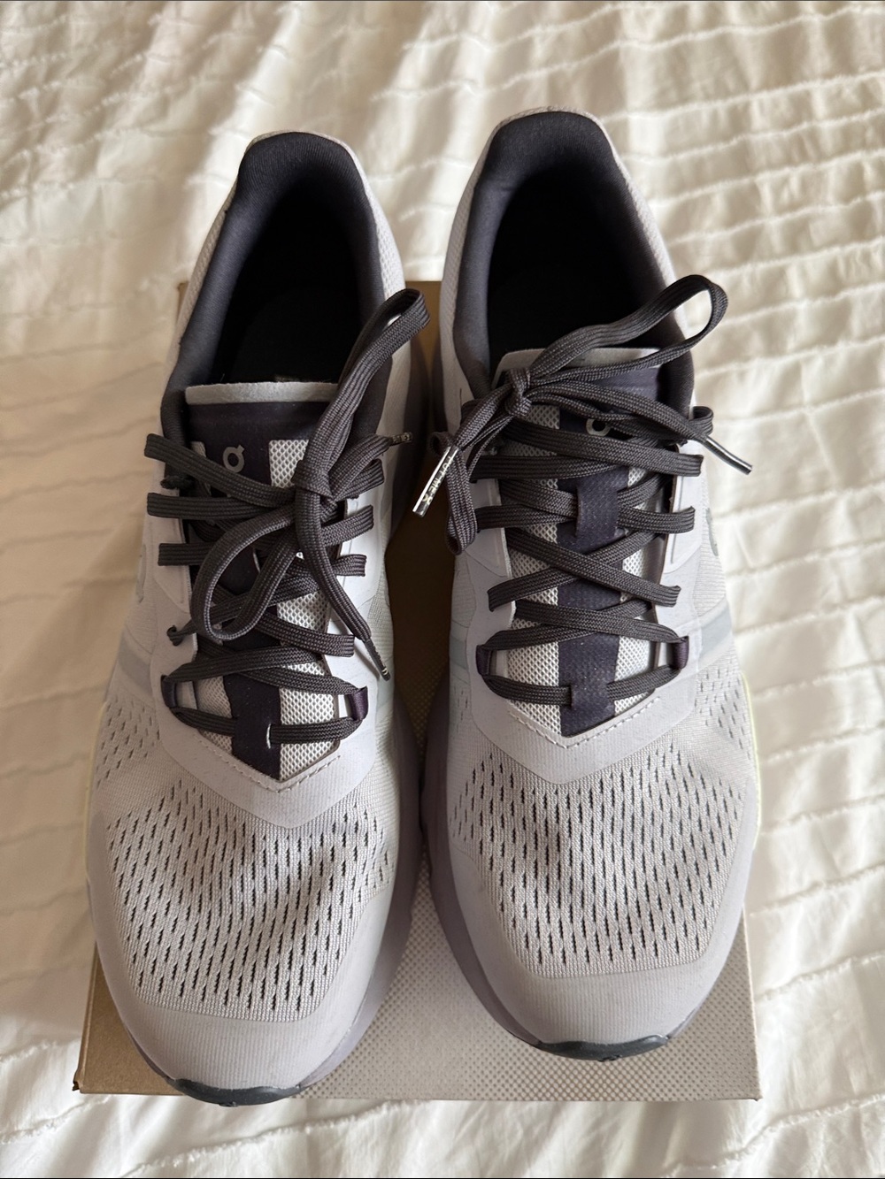 On Running Women's Lightweight Mesh Trainers - Light lavender and grey colors